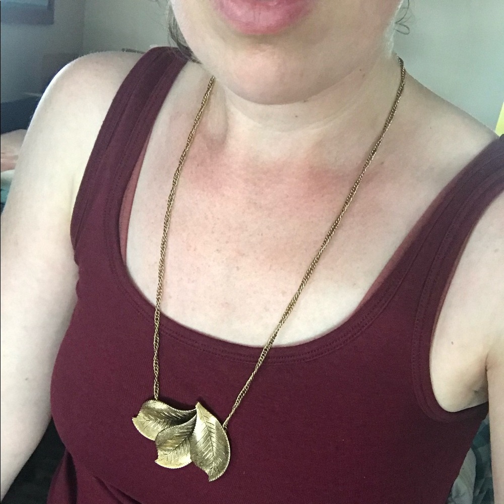 Vintage leaf necklace gold tone - Picture 3 of 6
